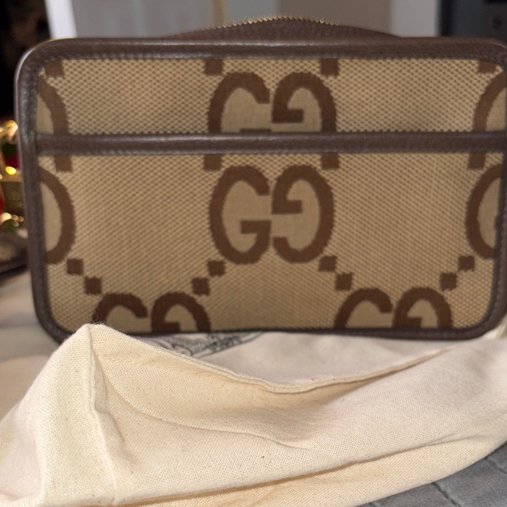 Gucci Tan and Brown GG Canvas Shoulder bag/ crossbody due to adjustable strap. - Picture 5 of 7